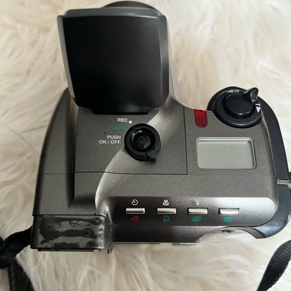 Olympus D-600 L with case